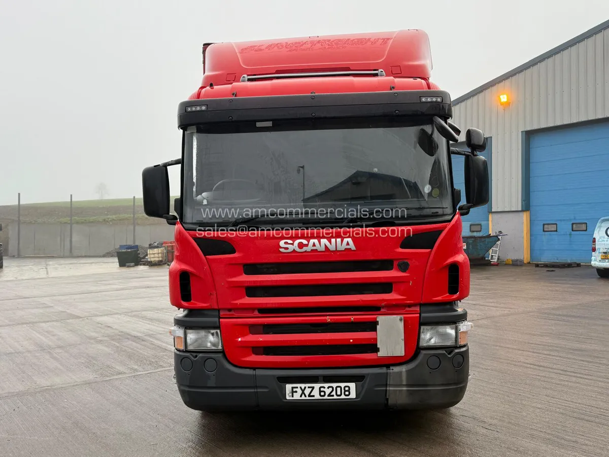 2011 SCANIA P230 CURTAINSIDER - Image 2