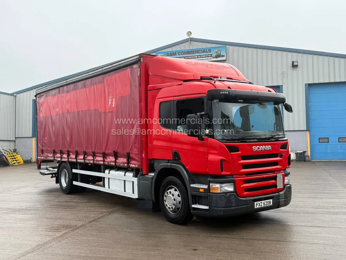 2011 SCANIA P230 CURTAINSIDER - Image 1