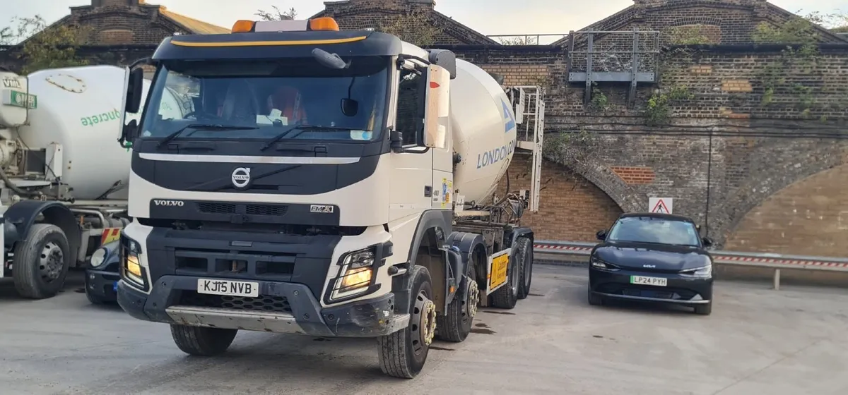 VOLVO FMX  MIXER 2015 - Image 2