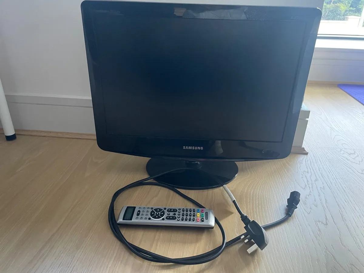 TELEVISION - Image 3