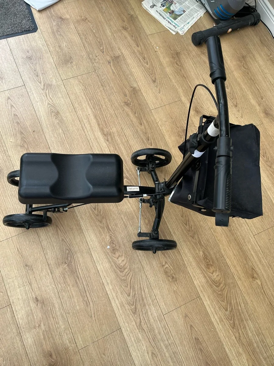 Mobile knee walker - Image 1