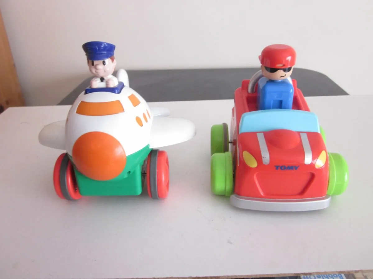 Press and Go Aeroplane and Car Toy - Image 1