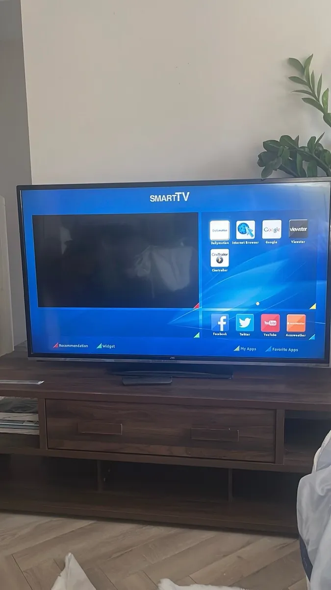JVC 50 inch smart tv powers works , perfect screen - Image 1
