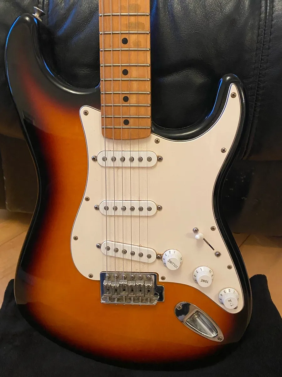 Fender stratocaster guitar - Image 3