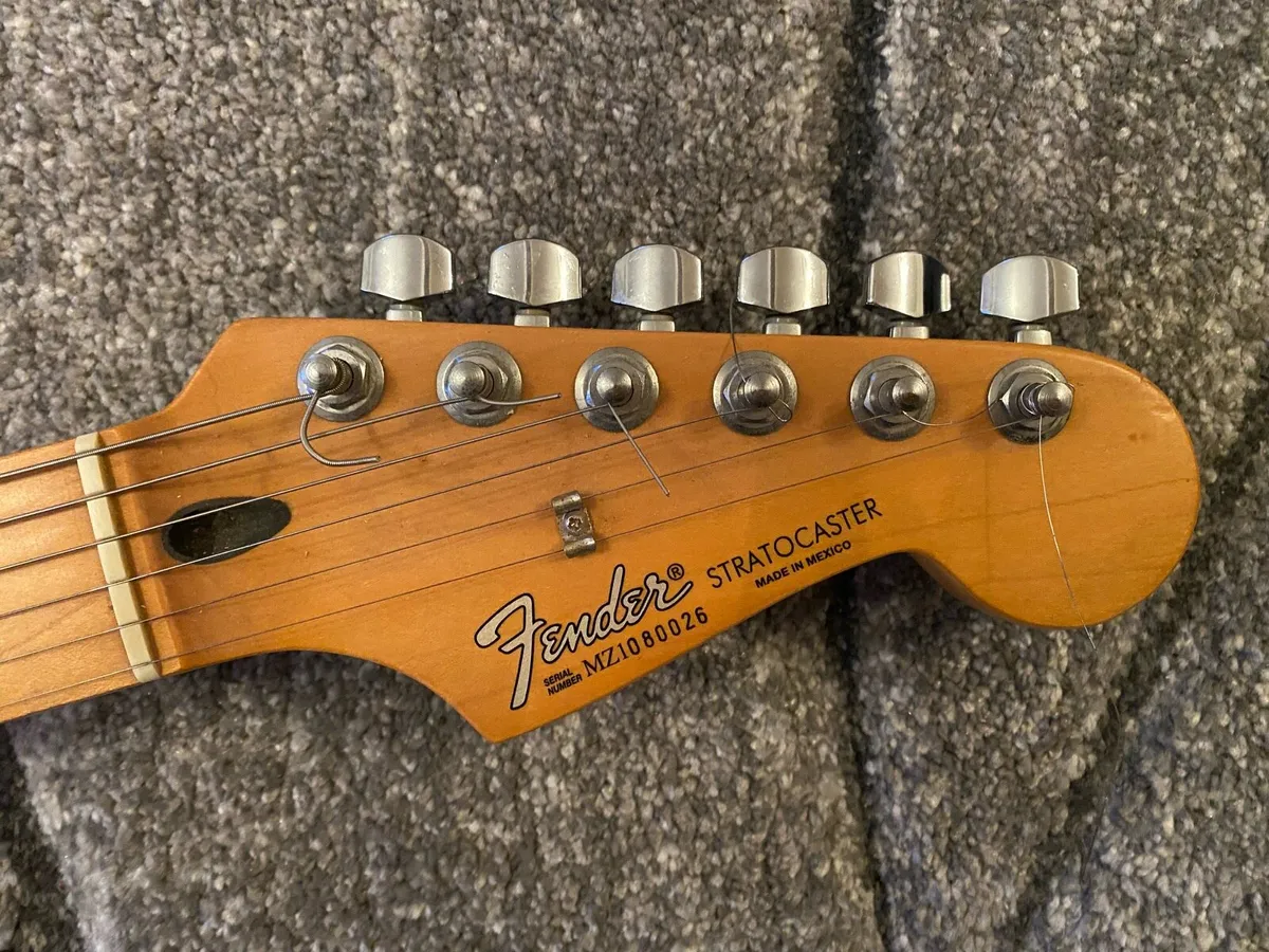 Fender stratocaster guitar - Image 4