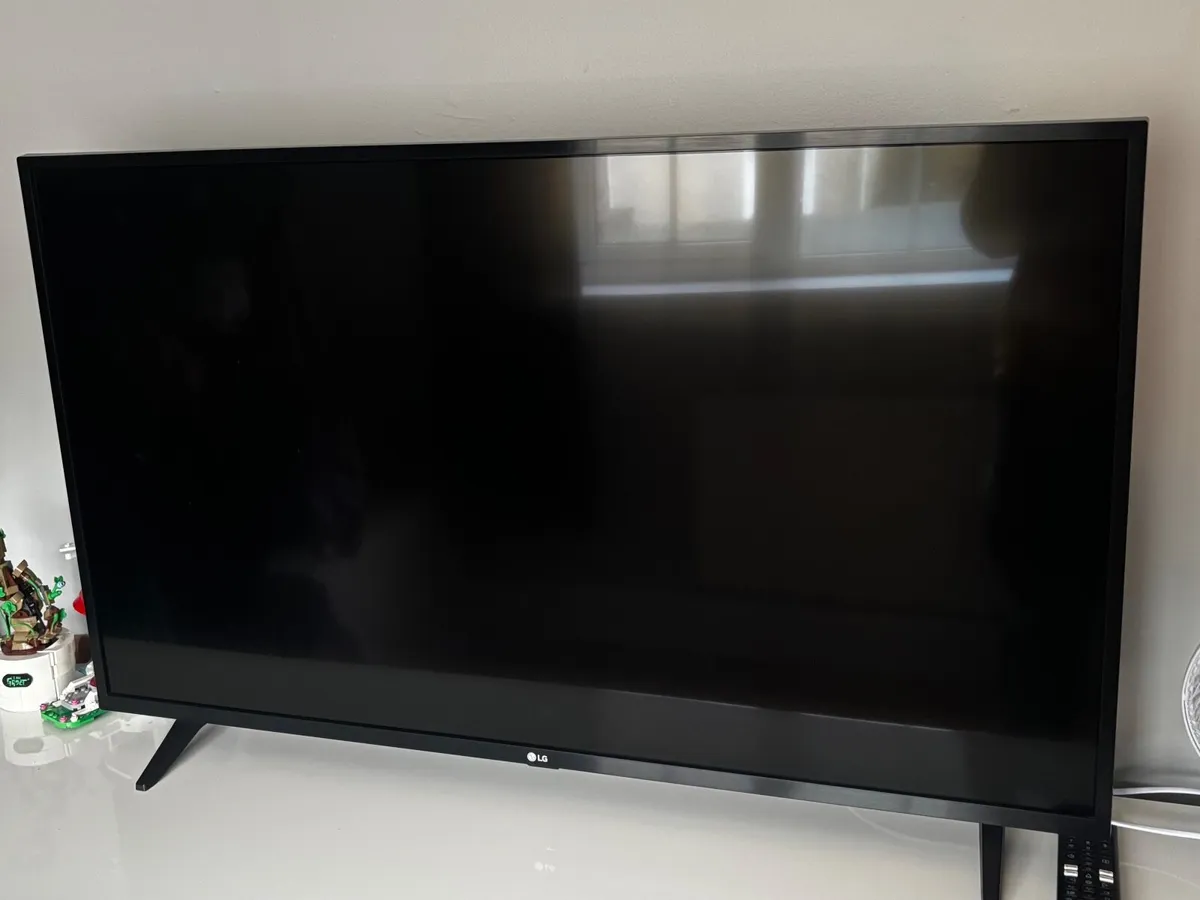 LG 42” Smart TV – Excellent Condition - Image 1