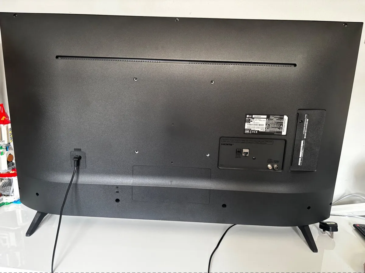 LG 42” Smart TV – Excellent Condition - Image 4