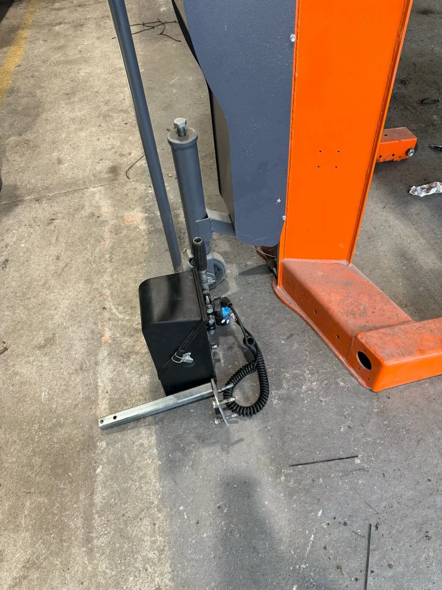 Buses & coaches - Image 2