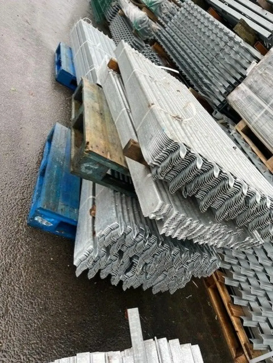 6ft HIGH PALISADE FENCING - Image 1
