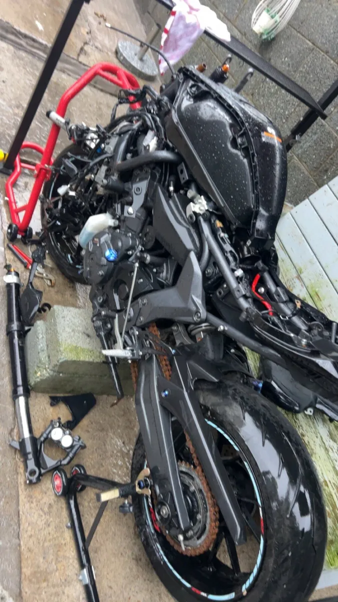 Crashed 2022 Yamaha r7 - Image 3