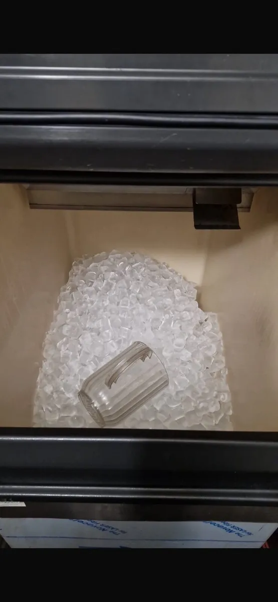 Ice machine - Image 1