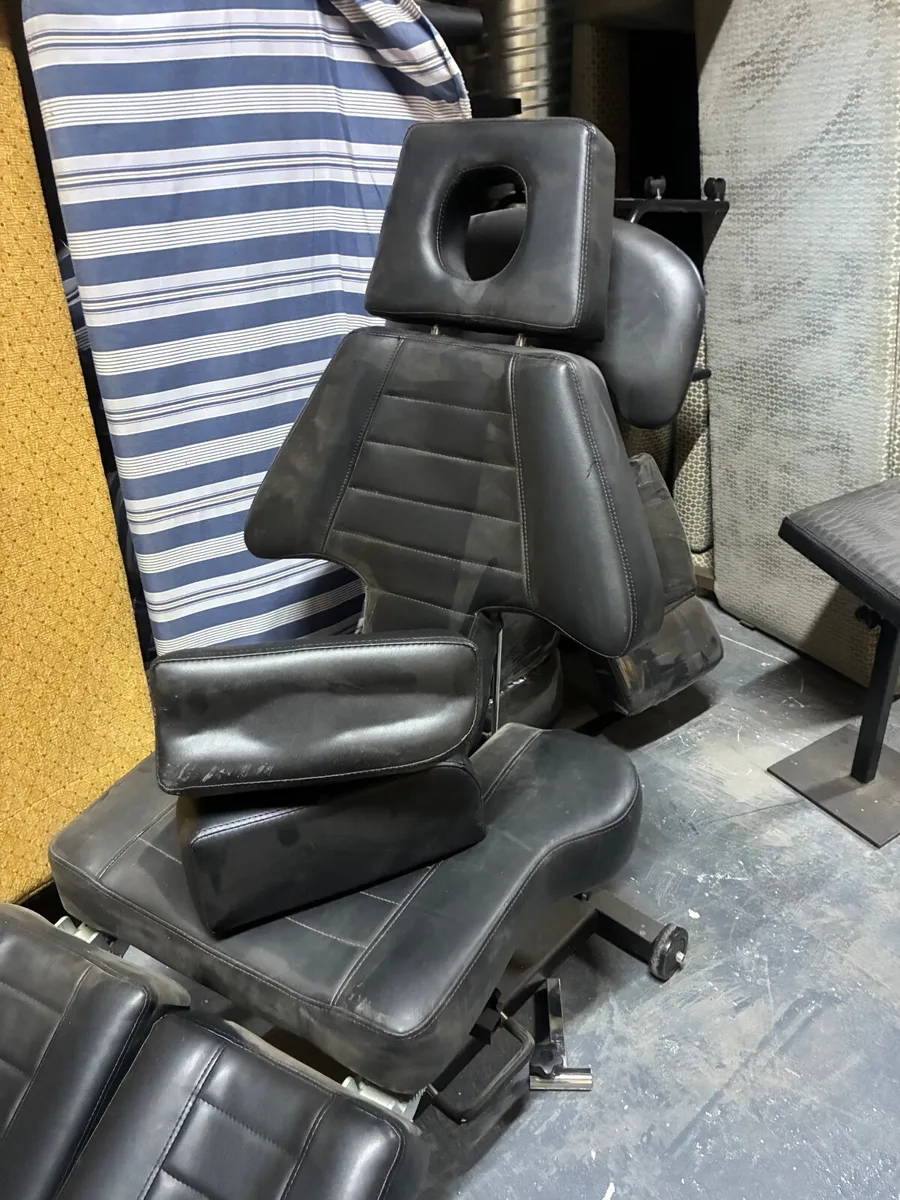 Beauty/Tattoo Chair - Image 1