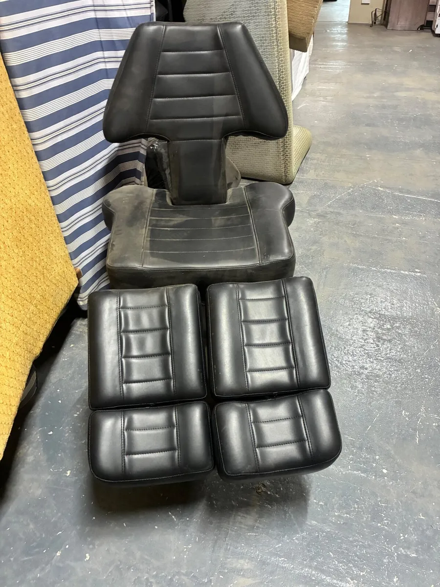 Beauty/Tattoo Chair - Image 2