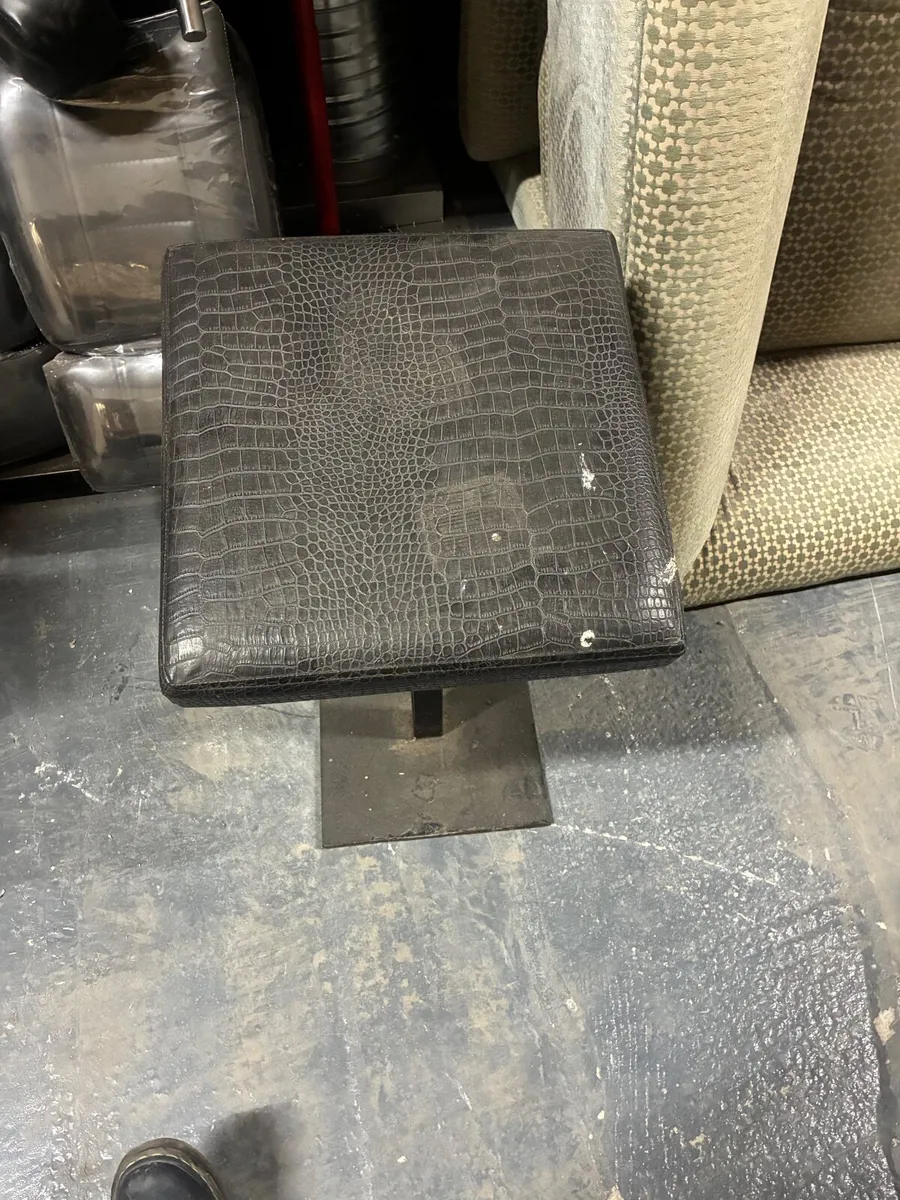 Beauty/Tattoo Chair - Image 3