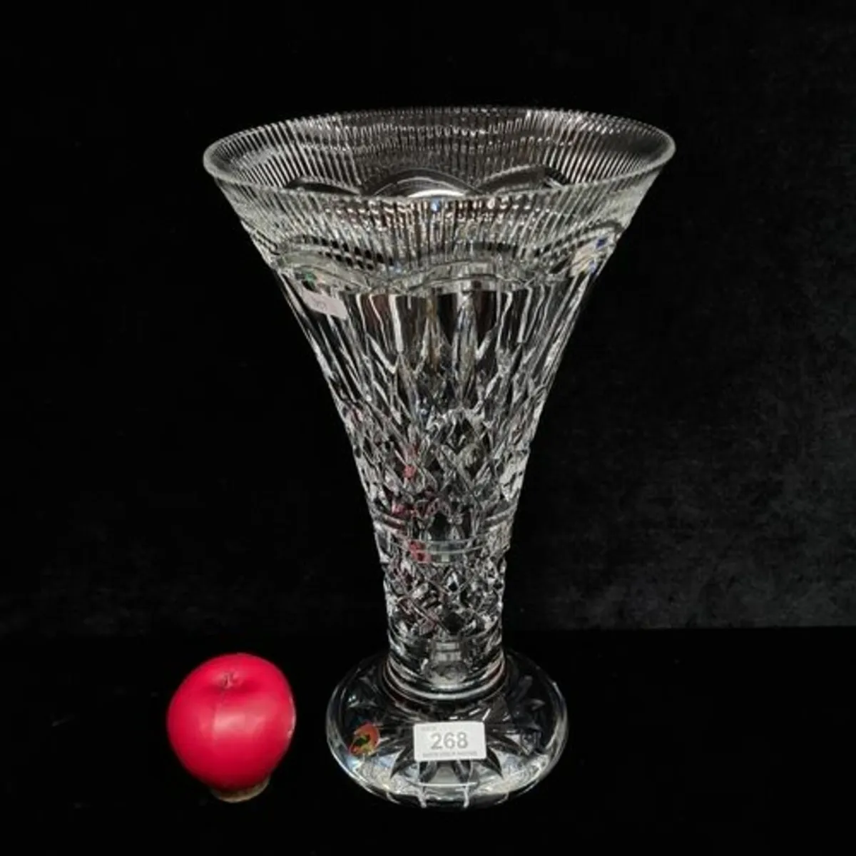 Star Lot-Lighting-Rug-Sculptures-Art-Jewellery - Image 4