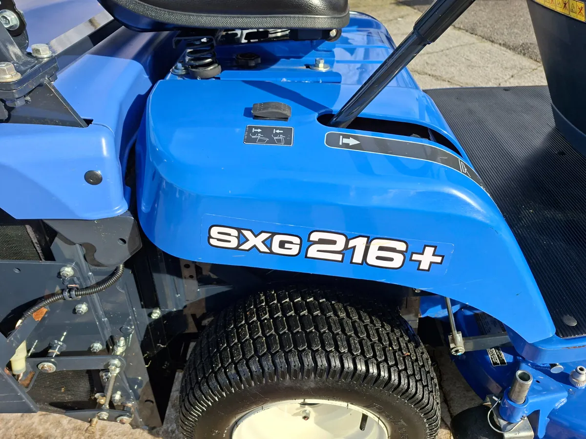 Iseki sxg 216 ride on mower - Image 4