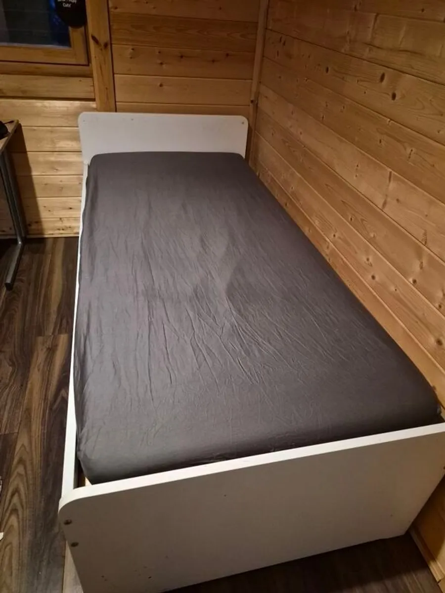 Single BED - Image 1