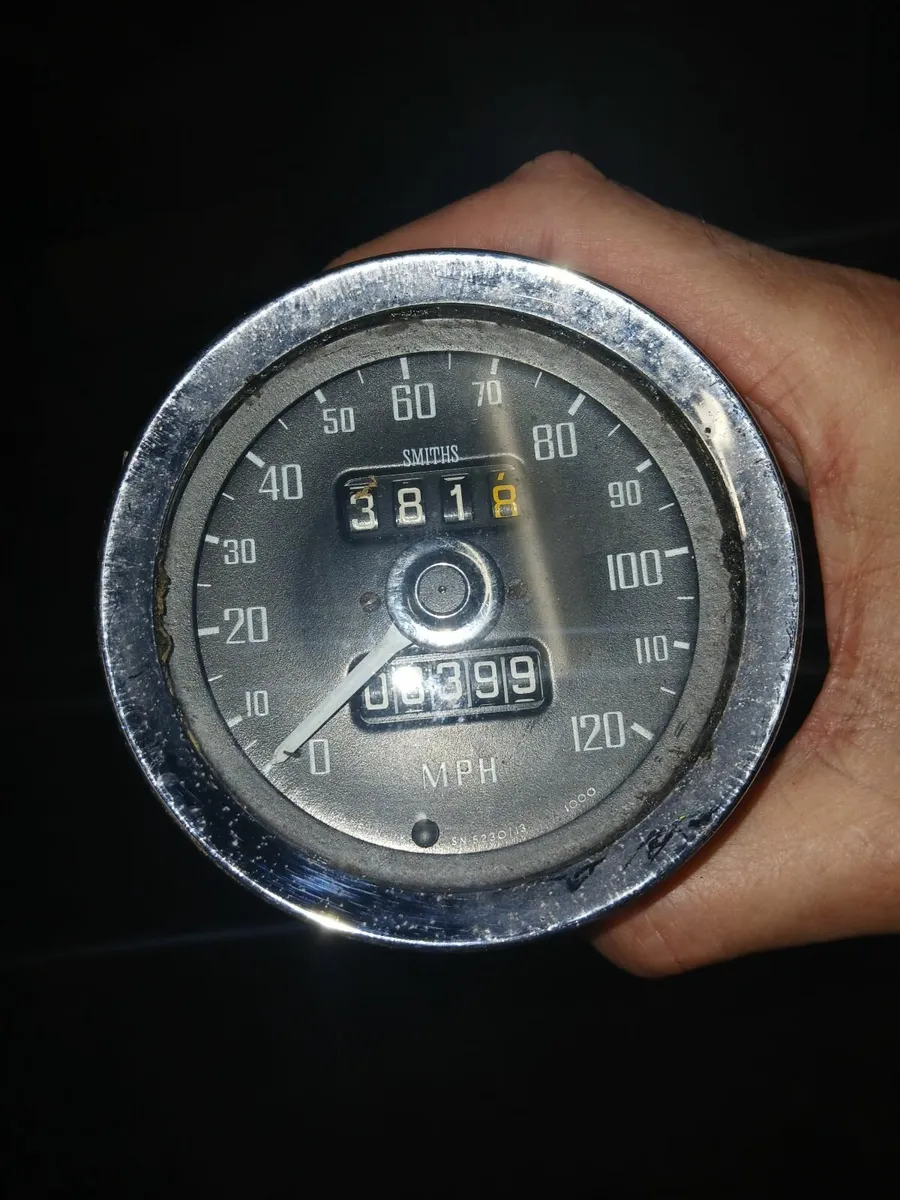 1975 MG B Dials - Image 4