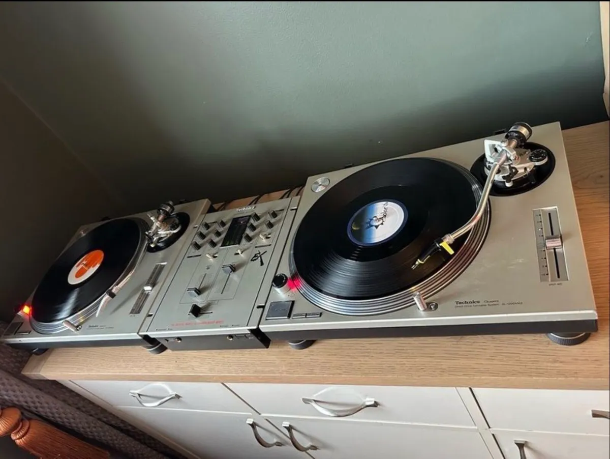 Technics 1200 MK2 x 2 Full Set Ex1200 Battle Mixer - Image 1