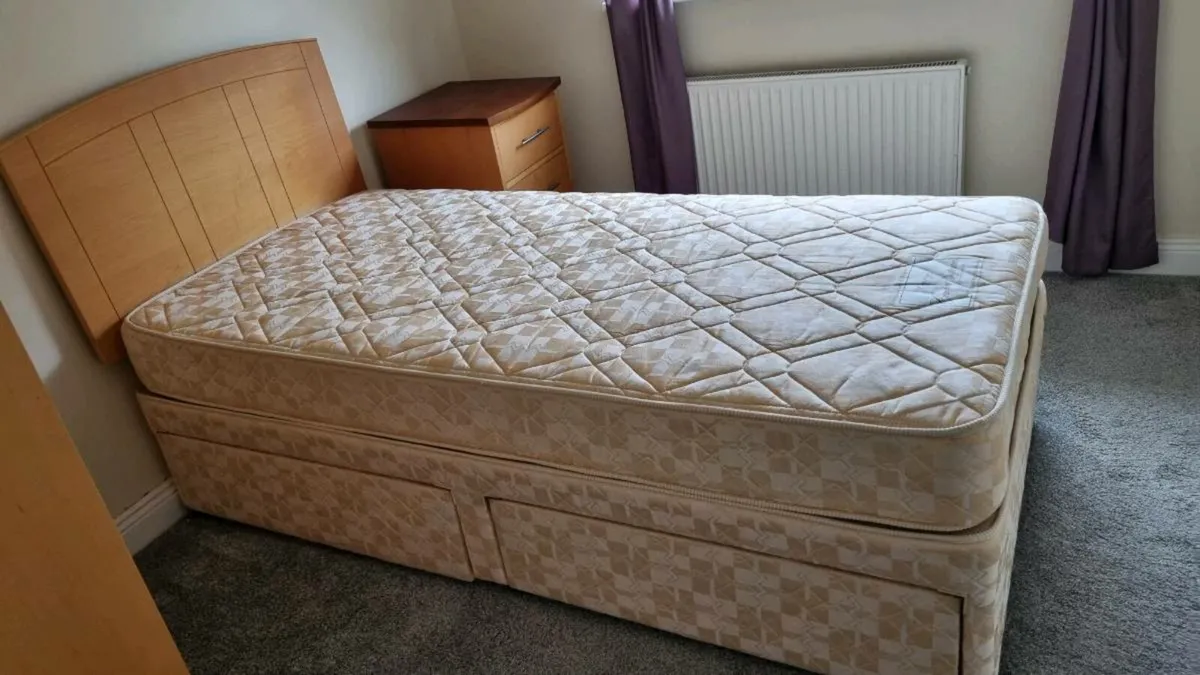 Bedroom furniture - Image 3