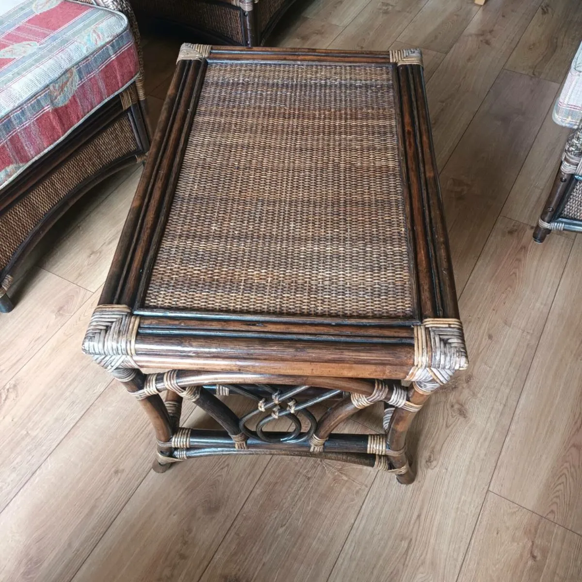 3 piece cane suite with coffee table - Image 1