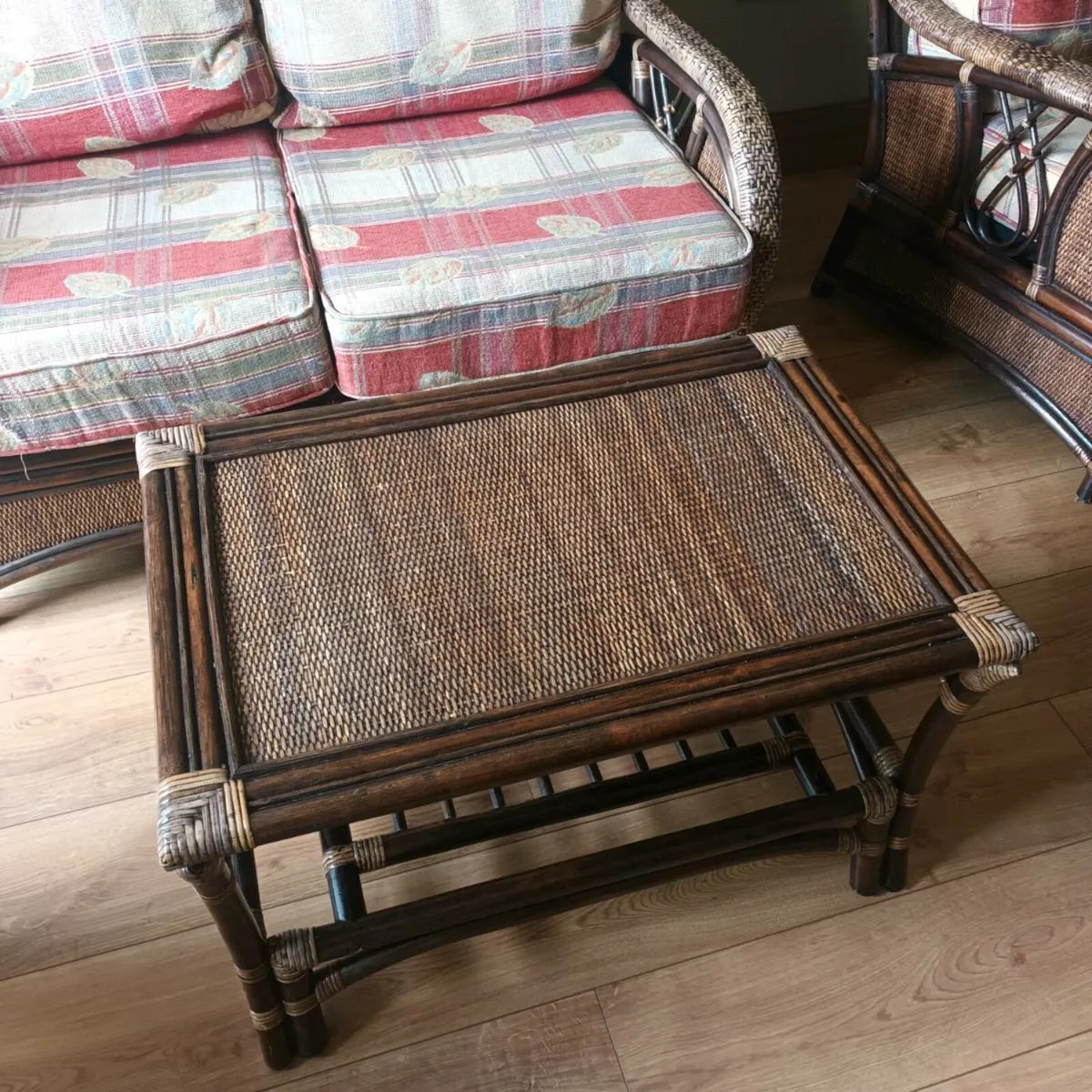 3 piece cane suite with coffee table - Image 2