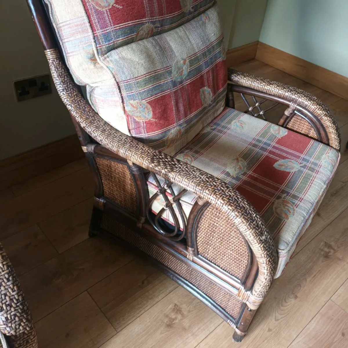 3 piece cane suite with coffee table - Image 3