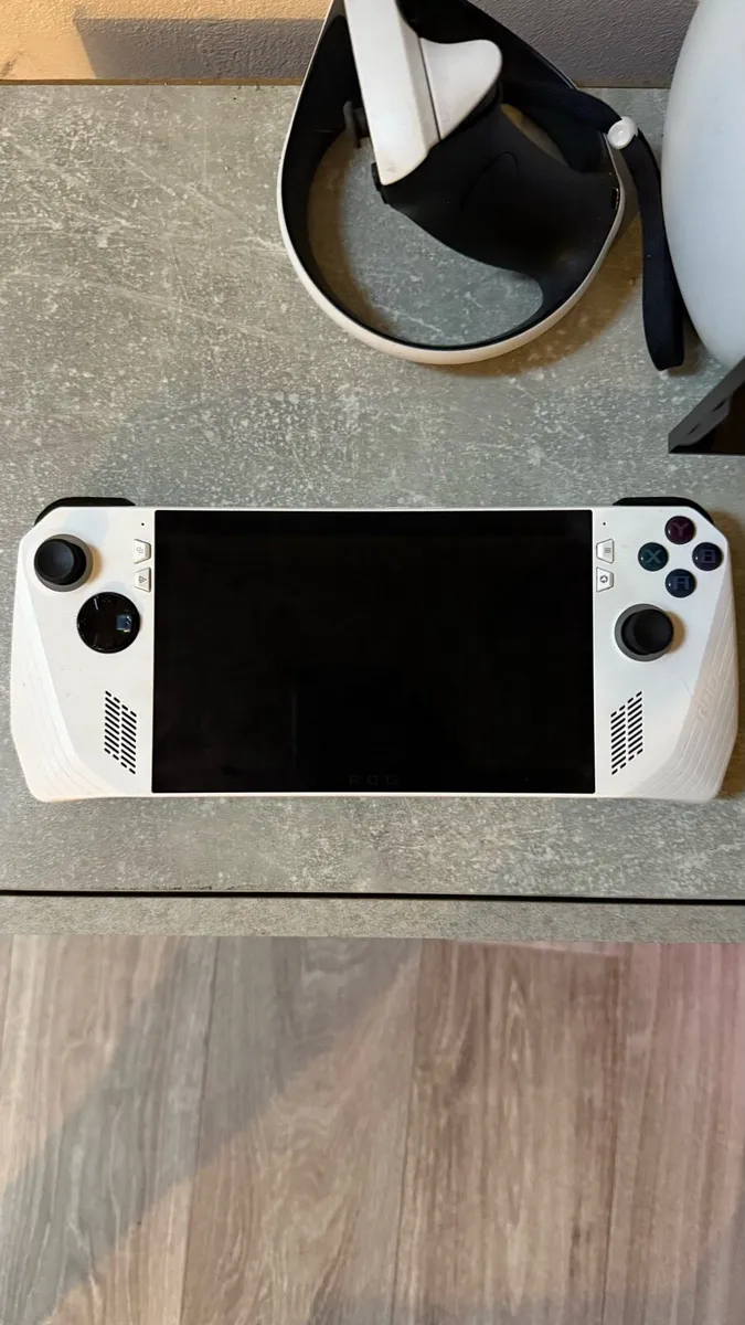 Asus Rog Ally Mint condition - Image 2