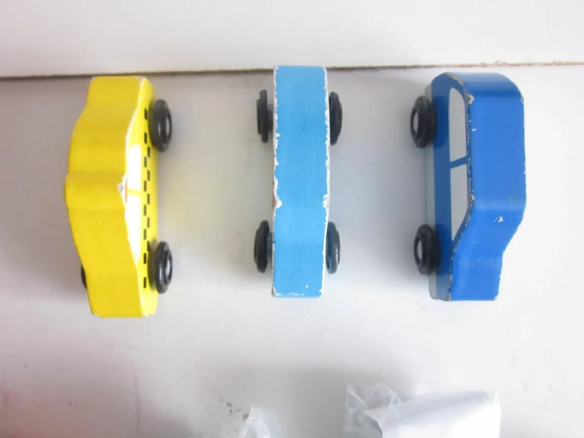Melissa & Doug Wooden Car Set - Image 4