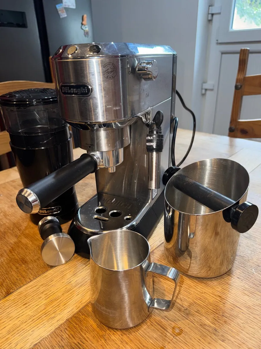 De Longhi Dedica Barista Bundle (ECKG6820.M) - Com - Image 4