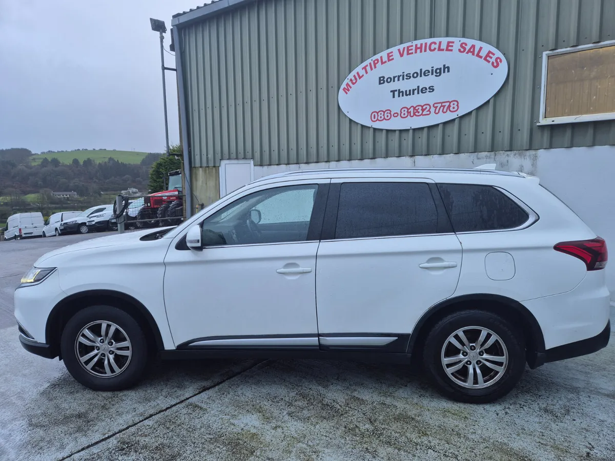 MITSUBISHI OUTLANDER JEEP - Image 2