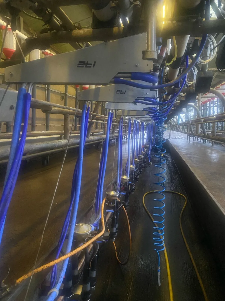 Milking machine - Image 1