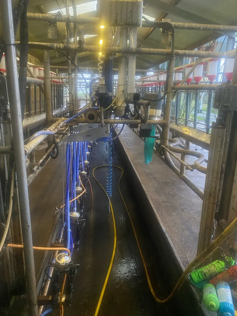 Milking machine - Image 3