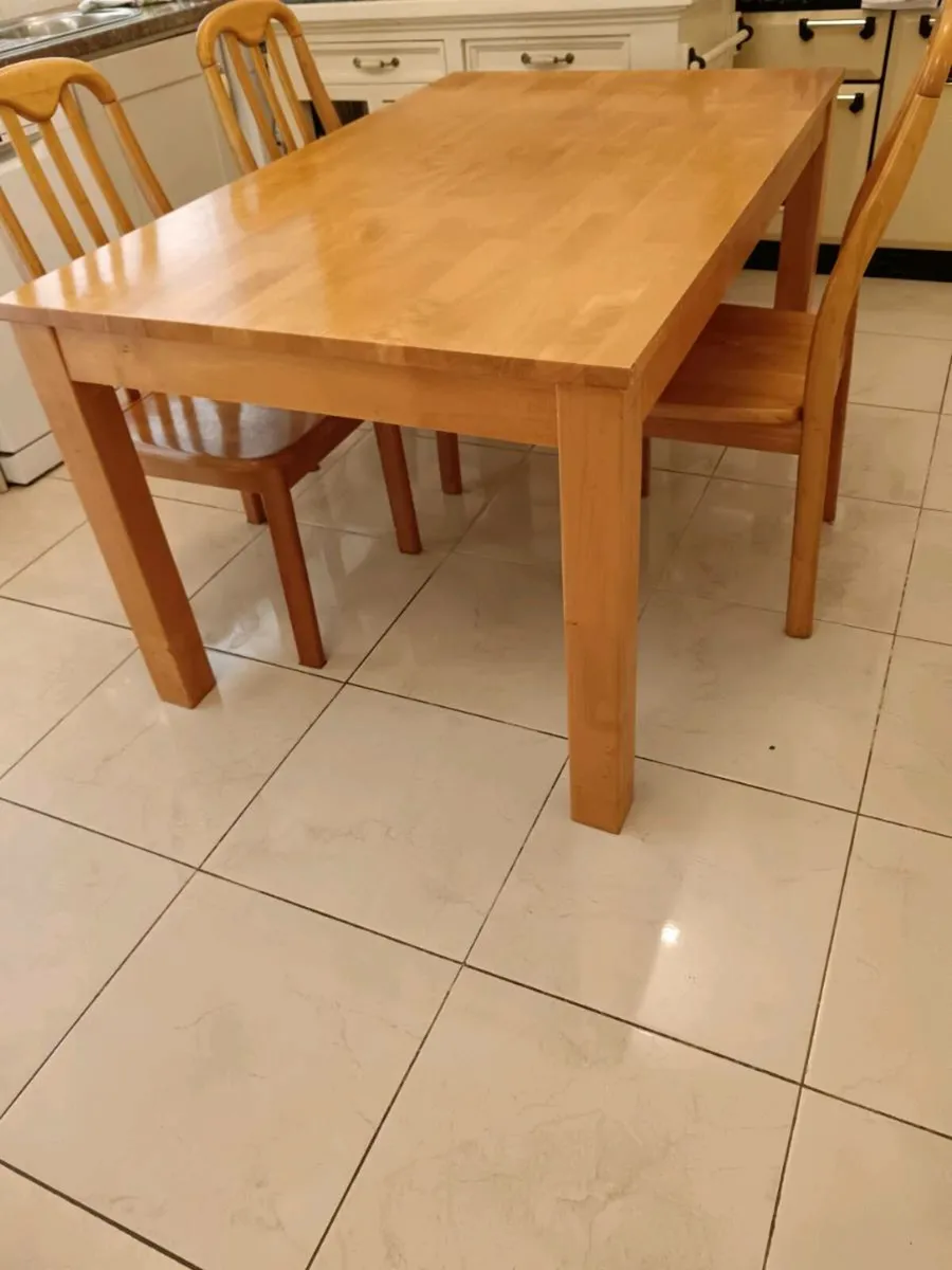 Table and chairs - Image 4