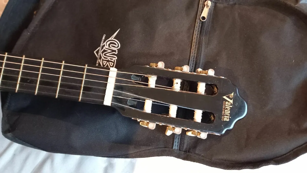 Valencia 3/4 Guitar VC153BK - Image 4