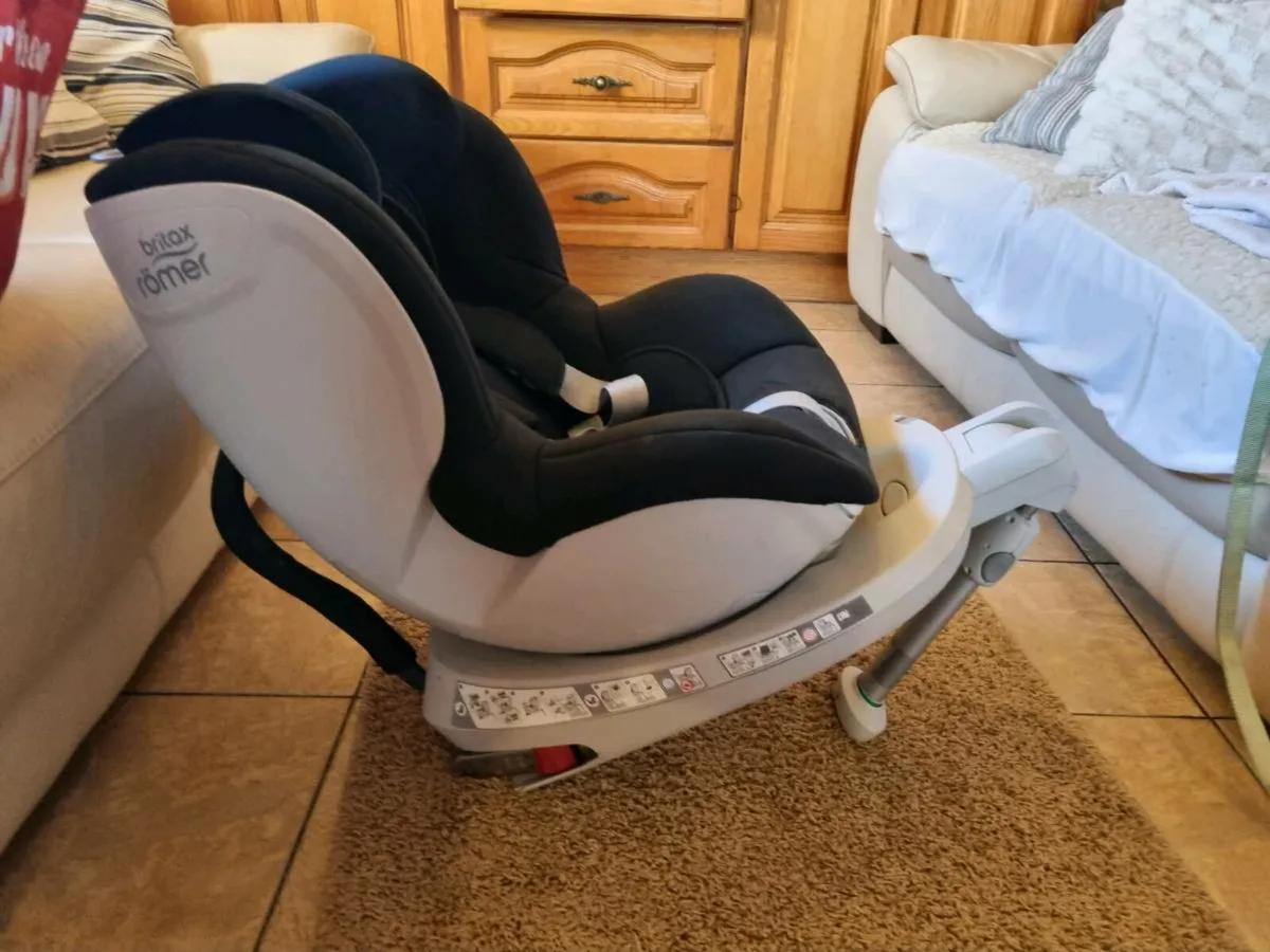 Baby car seat - Image 1