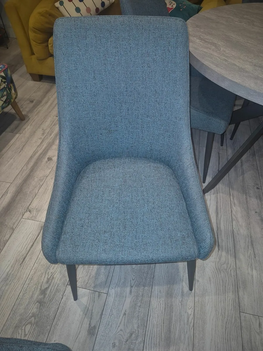 Round Table and  4 Chairs - Image 3