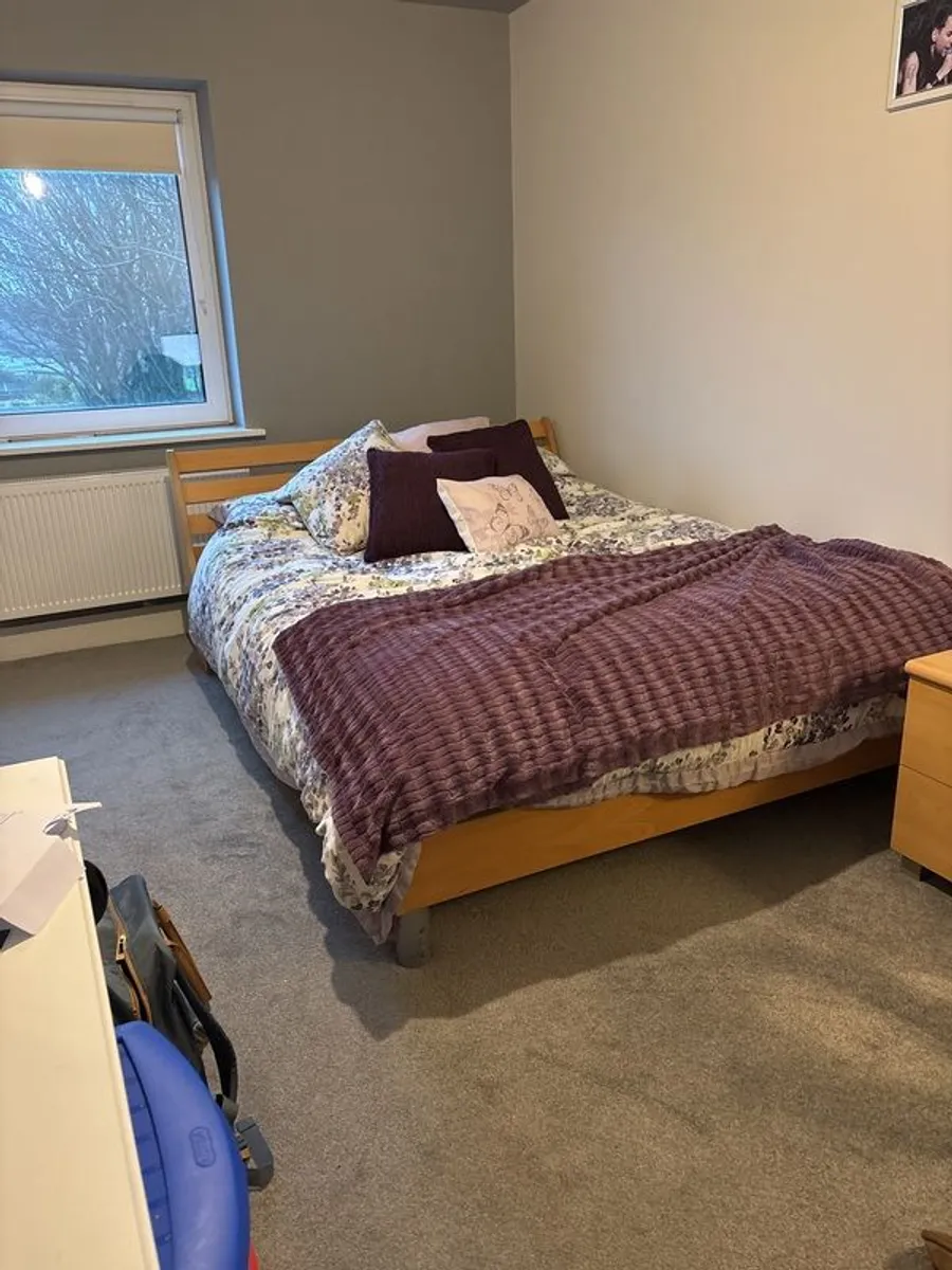 Modern, low style king size bed with mattress - Image 3