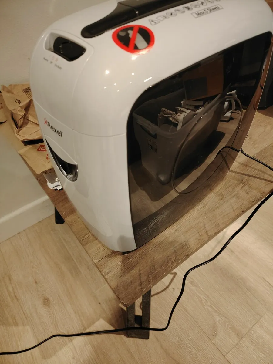 Rexel paper shredder - Image 1