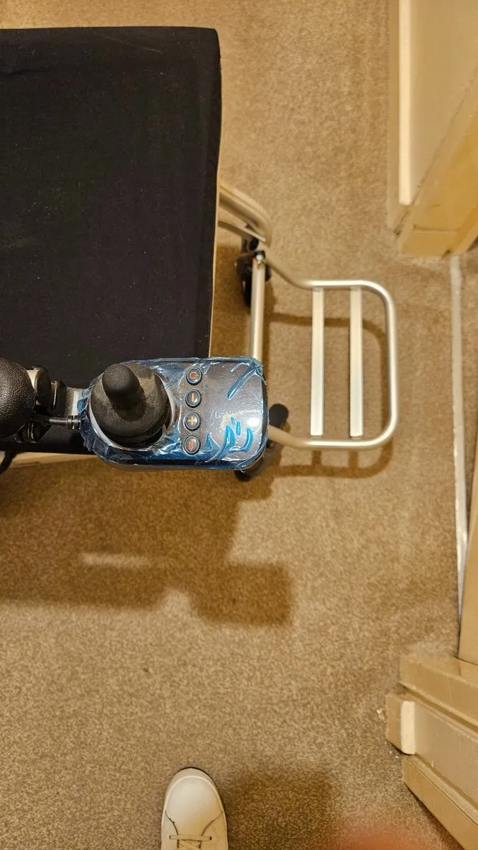 Electric wheelchair - Image 2