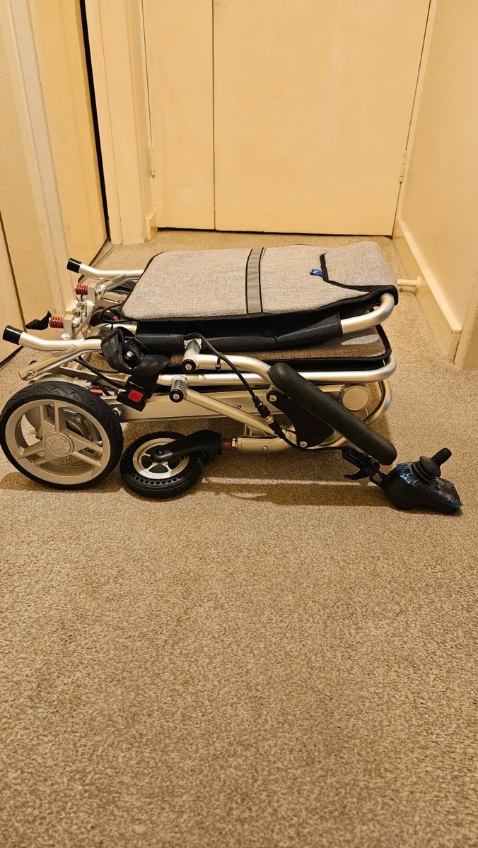 Electric wheelchair - Image 3