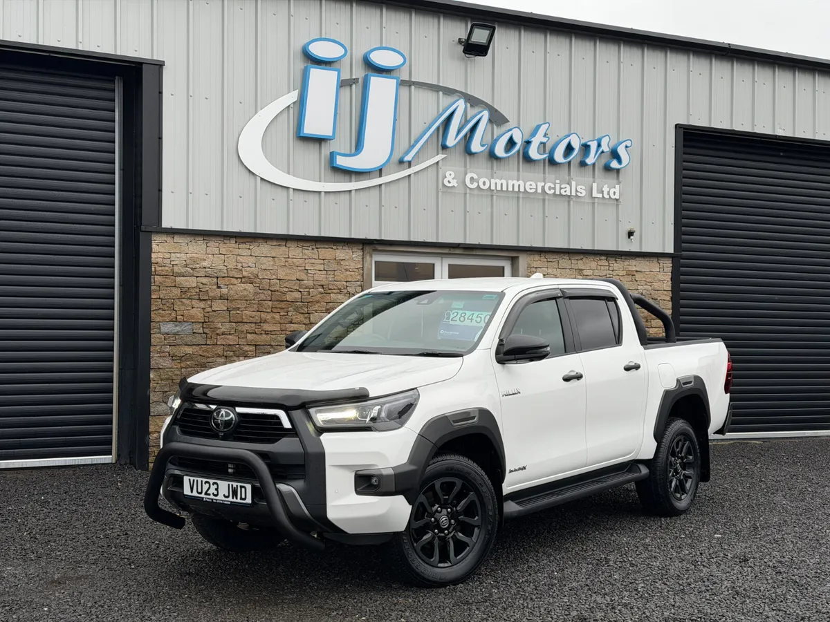 '23 TOYOTA HILUX 2.8 D-4D INVINCIBLE X PICKUP - Image 3