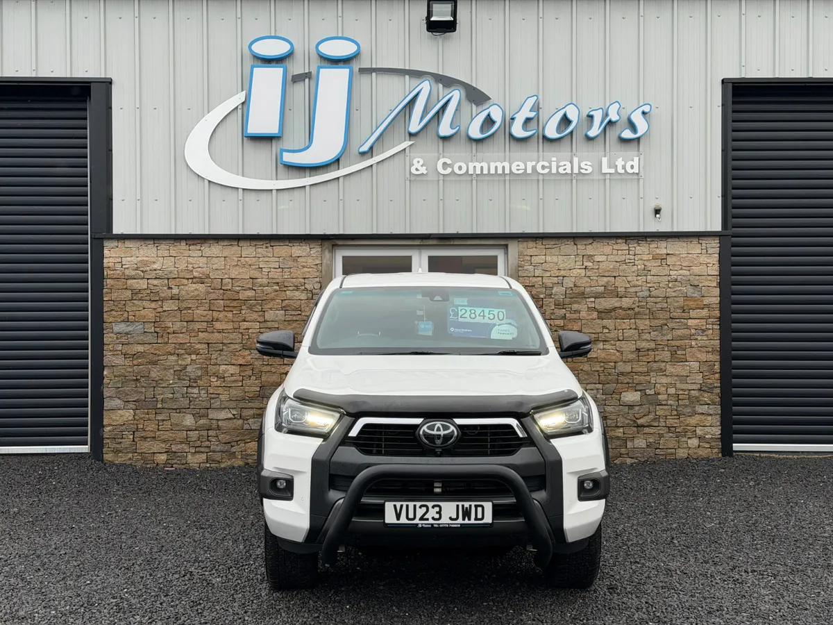 '23 TOYOTA HILUX 2.8 D-4D INVINCIBLE X PICKUP - Image 2
