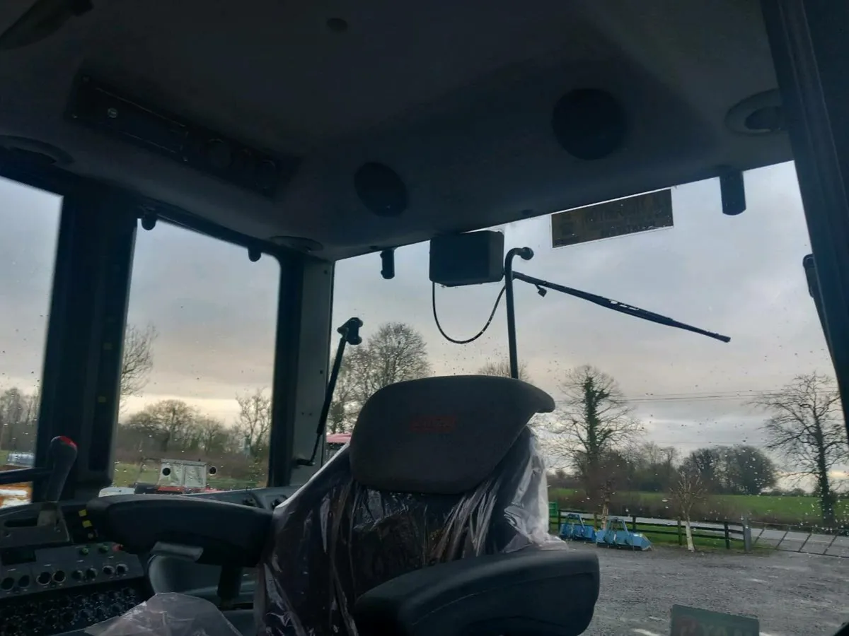 Valtra 130 Great condision - Image 4