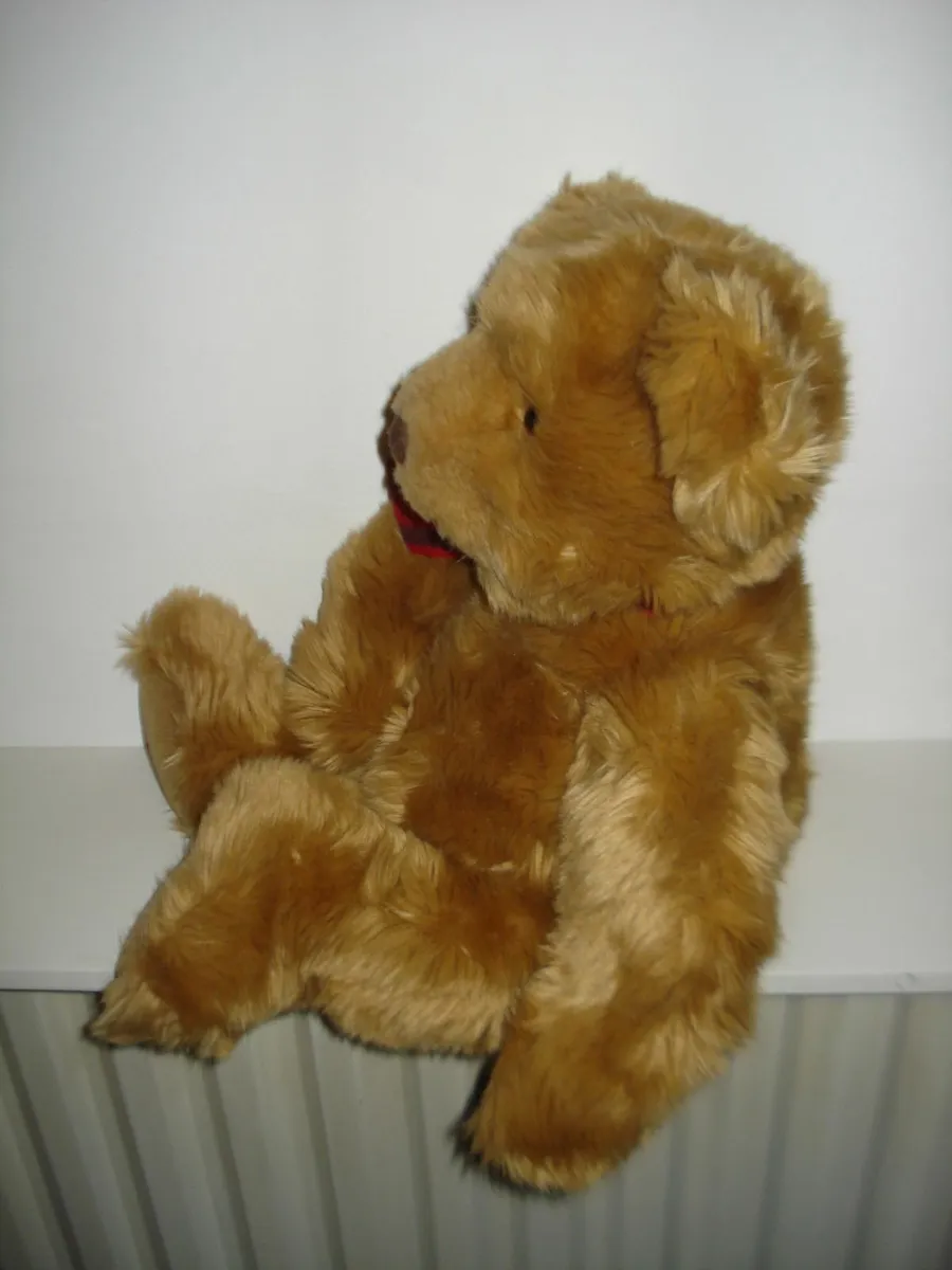 VINTAGE RUSS BERRIE TIBBLES 16 INCH TEDDY BEAR. - Image 4