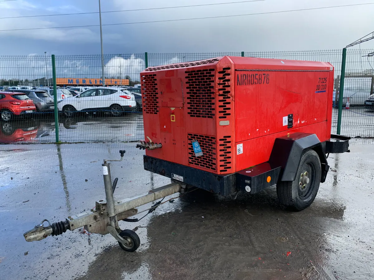 BID ONLINE NOW - UNRESERVED DOOSAN 400CFM COMPRESS - Image 1