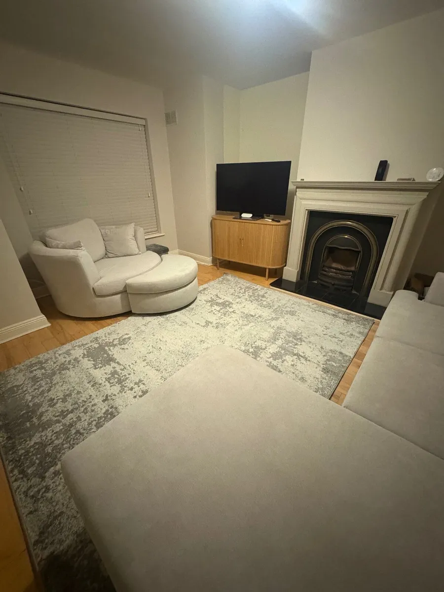 2 Abstract rugs for sale - Image 1