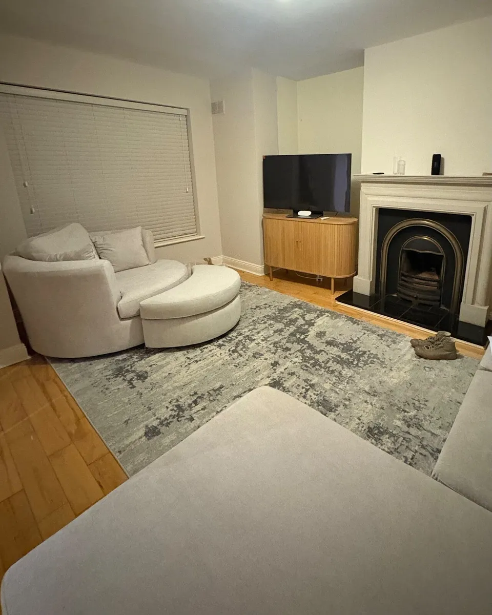 2 Abstract rugs for sale - Image 2