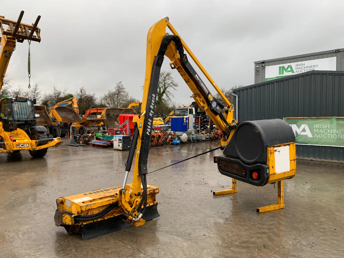 UNRESERVED MCCONNELL P60E HY REACH HEDGE CUTTER - Image 3
