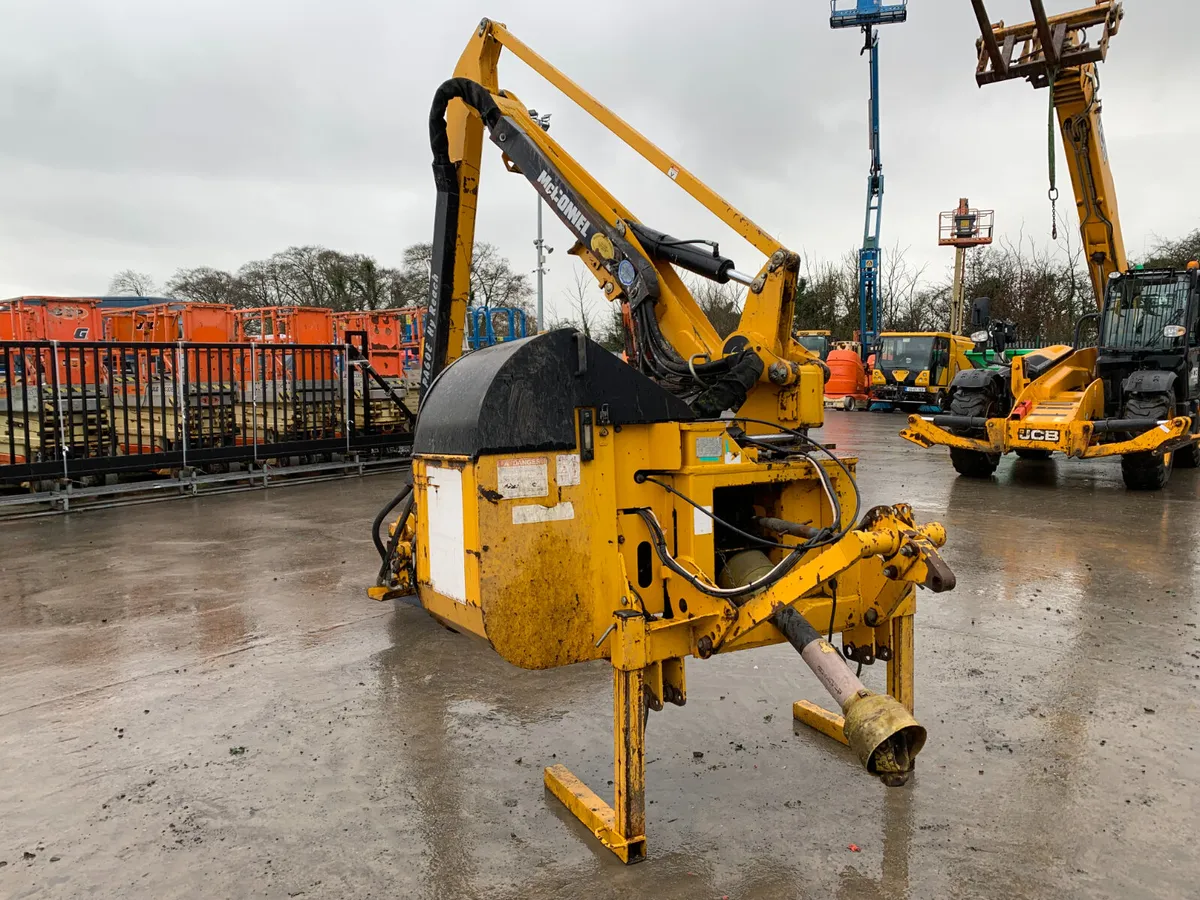 UNRESERVED MCCONNELL P60E HY REACH HEDGE CUTTER - Image 4